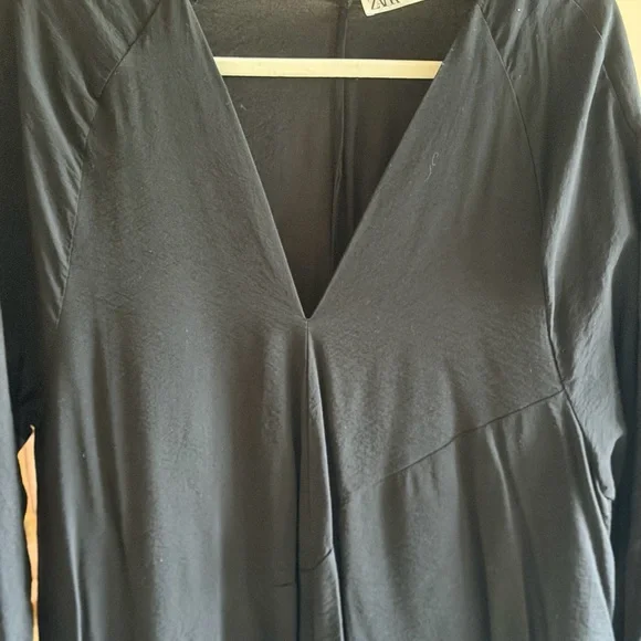 Zara Elegant Black Garment - Picture 3 of 4